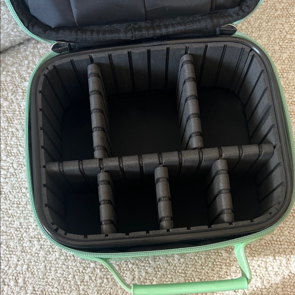 Huda Beauty Banana Bread Powder + Makeup Organizers - Picture 6 of 11